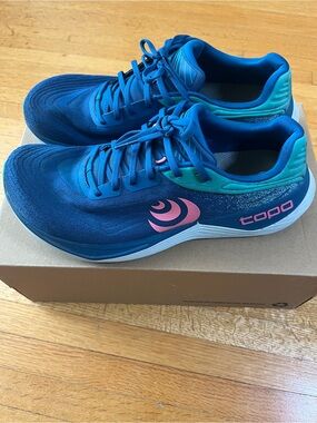 Topo Ultrafly 5 Running Shoe. Women's Size 10. Blue / Aqua.